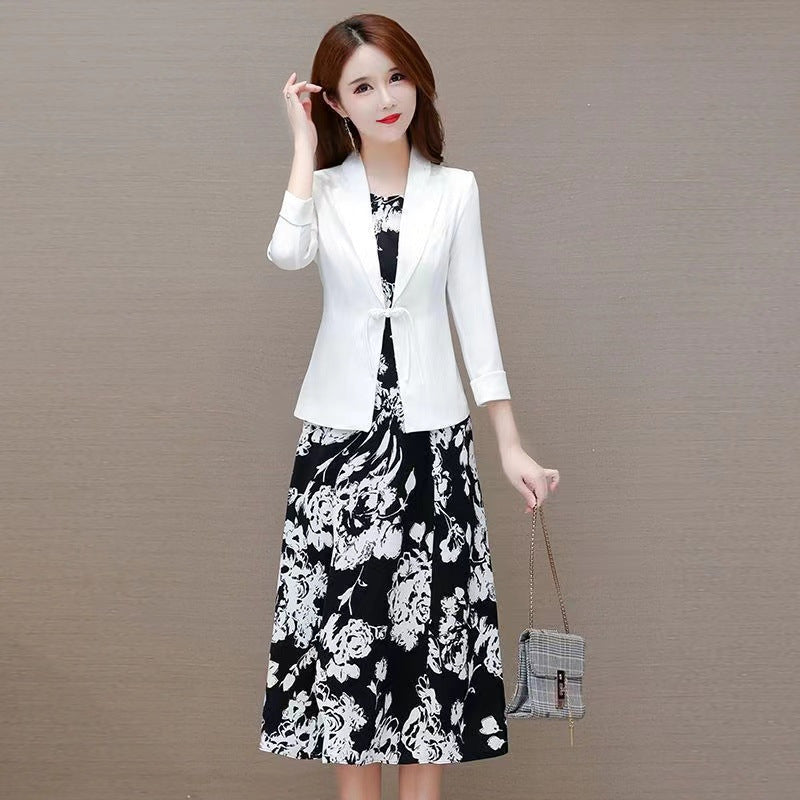 Veste et une jupe assortie pour femme