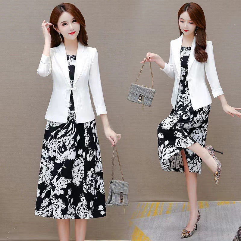 Veste et une jupe assortie pour femme